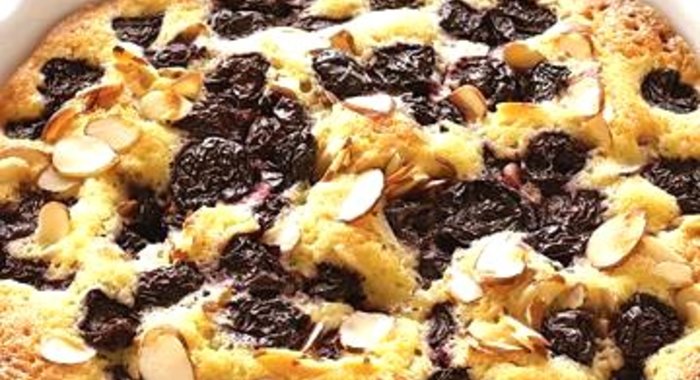 Пирог с вишней и миндалем