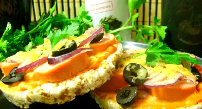 Мини-пицца на хлебцах