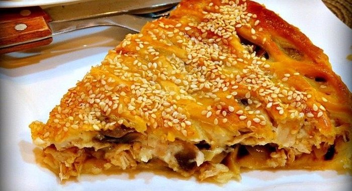 Пирог с курицей и грибами