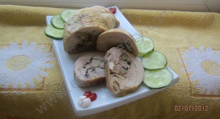 Рулет из куриных окорочков