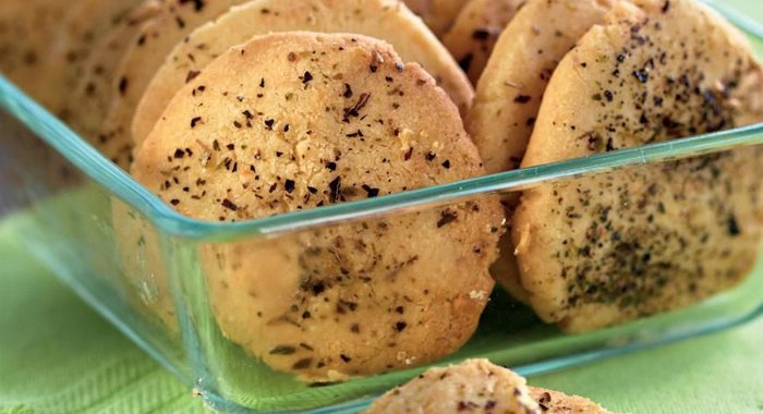 Печенье с пармезаном и травами
