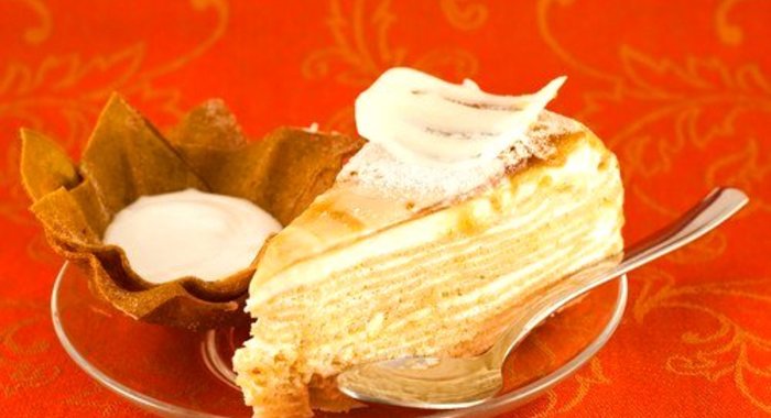 Слоеный пирог с творогом, медом и лимонной цедрой