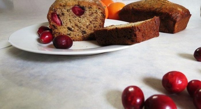 Банановый хлеб с клюквой