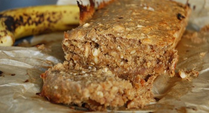 Банановый кекс с миндалем