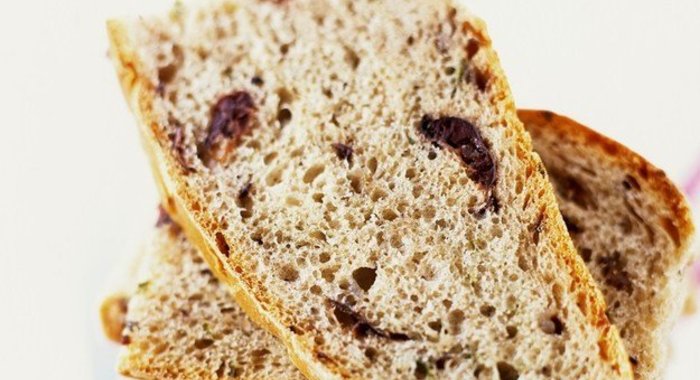 Хлеб с цукатами и сушеными фруктами