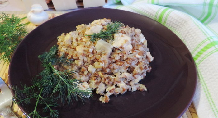 Сливочная гречка с грибами и курицей