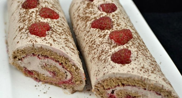 Рулет с малиной