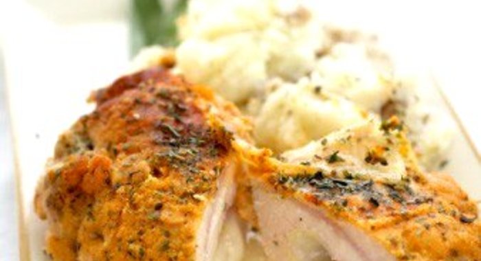 Рулетики из куриной грудки с сыром бри