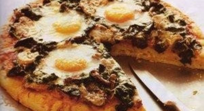 Флорентийская пицца с яйцами