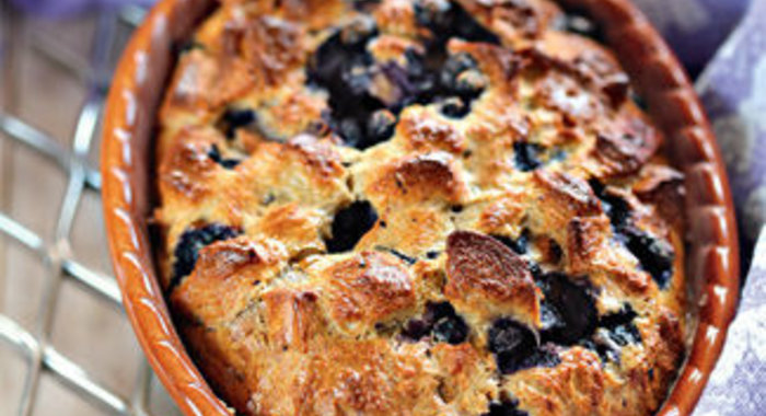 Хлебная запеканка с черникой