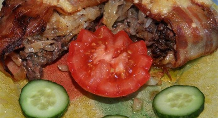 Картофельная запеканка с фаршем в беконе