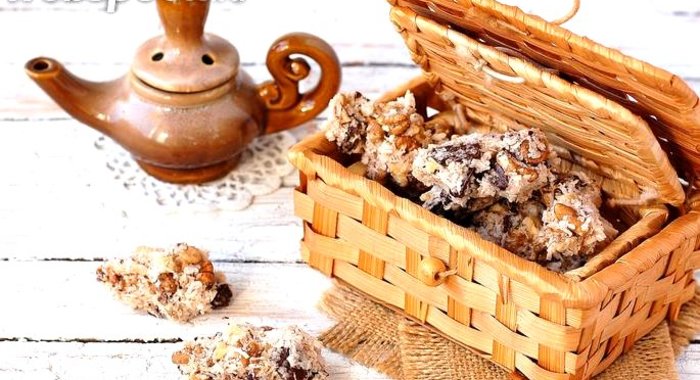 Печенье с орехами, шоколадом и кокосовой стружкой