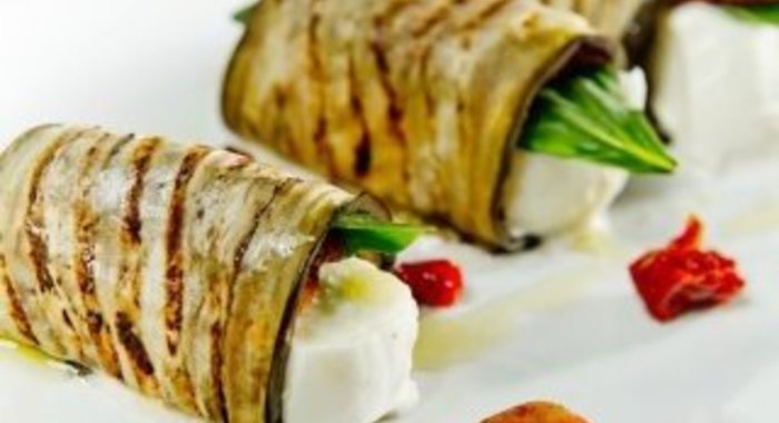 Рулетики из баклажанов с моцареллой unagrande