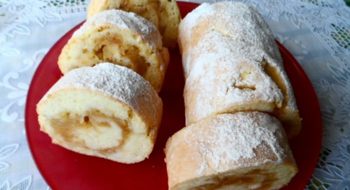Рулет с яблоками