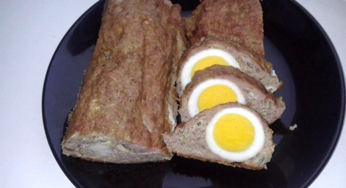 Рулет из фарша и яиц