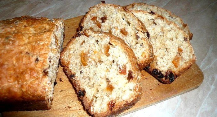 Овсяный кекс с цукатами и изюмом