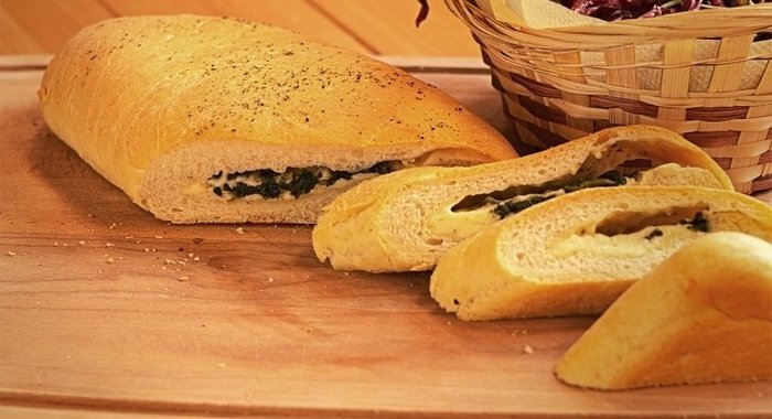 Хлеб с сыром и шпинатом