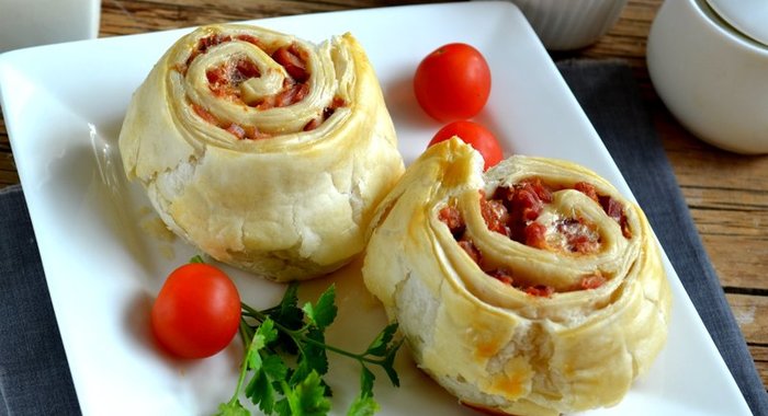 Булочки из слоеного бездрожжевого теста