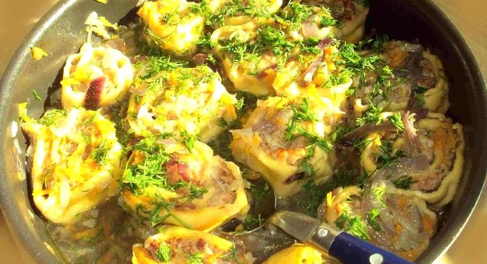 Рулеты из теста с фаршем (очень ленивые пельмени)