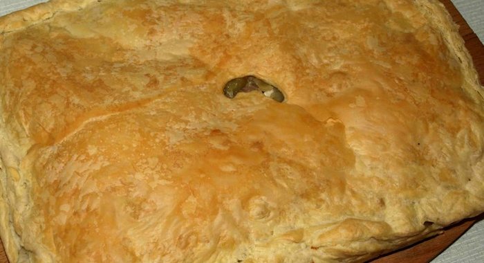 Кубите (Слоеный пирог с курицей, картофелем и луком)