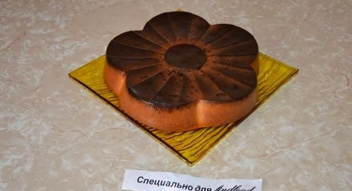 Пирог Цветок с изюмом