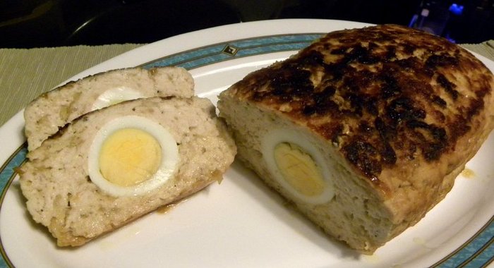 Куриный рулет с яйцом