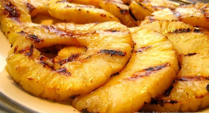 Карамелизованные ананасы на гриле