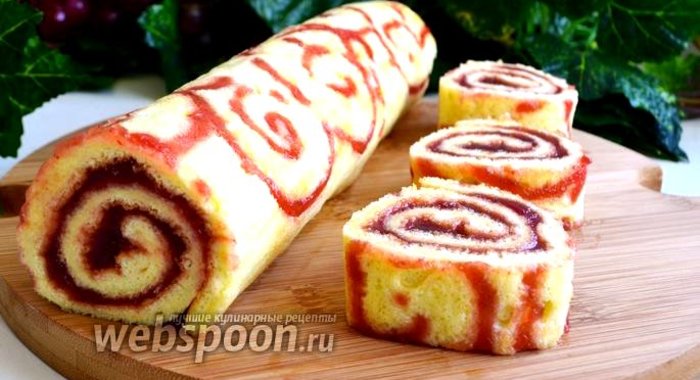 Рулет с вишнёвым джемом