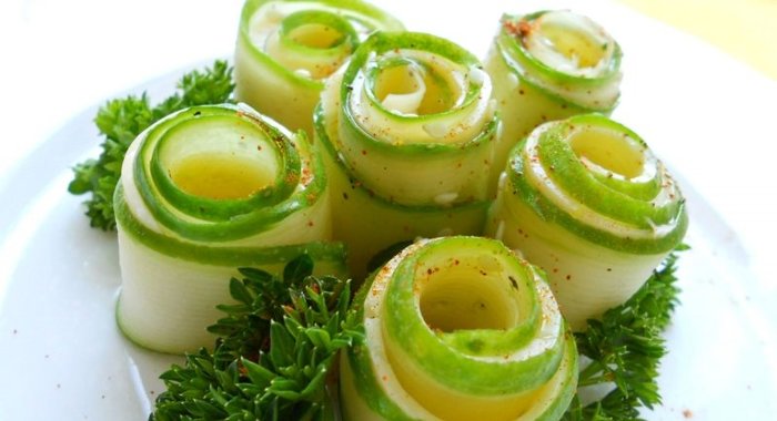 Огуречные рулетики с сыром