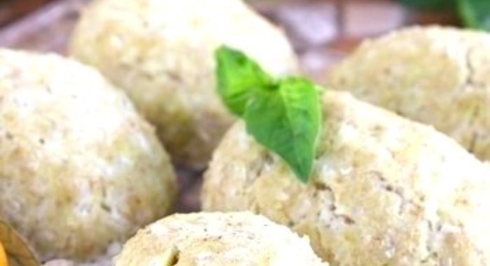 Паровые рыбные котлеты с перловкой