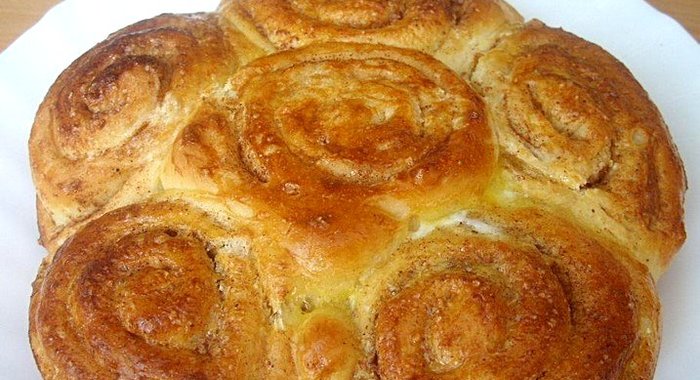 Дрожжевой пирог с корицей