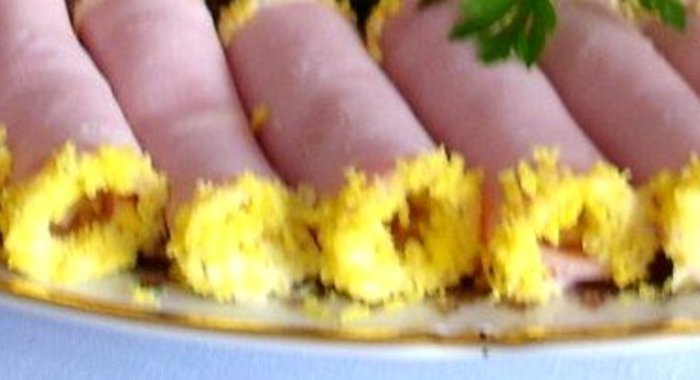 Ветчинные рулетики с чесночно-яичной начинкой