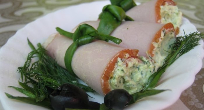 Рулетики с творожным сыром и зеленью