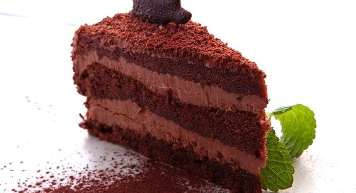 Торт «Прага» в шоколадной глазури