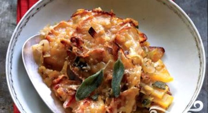 Жаркое из яблок, лука и сквоша