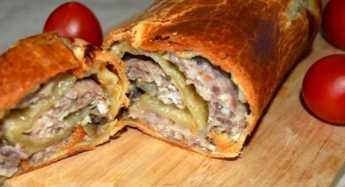 Рулет из слоеного теста с начинкой