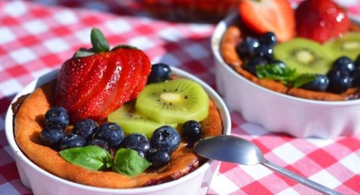 Запеканка творожная с клубникой