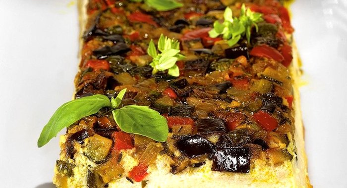 Запеканка из цветной капусты с рататуем