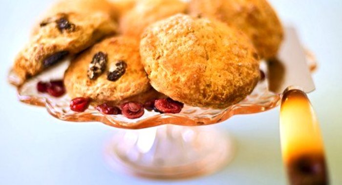 Печенье с белым шоколадом, черникой и кедровыми орешками