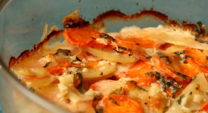 Картофельная запеканка с сырным соусом