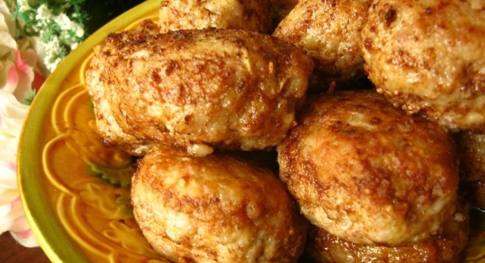Мясные котлеты с гречкой