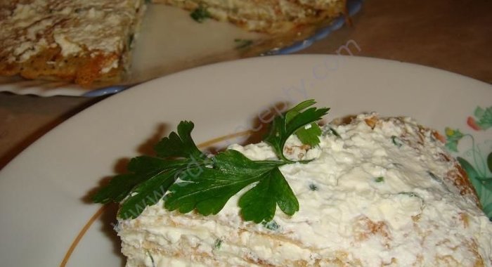 Блинный сметанный торт с брынзой