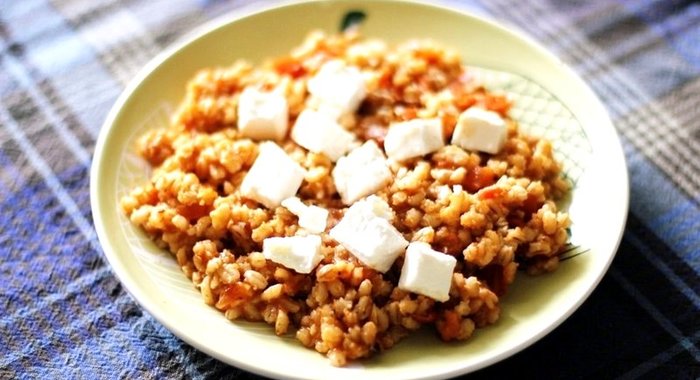 Чесночно-томатное ризотто из перловки