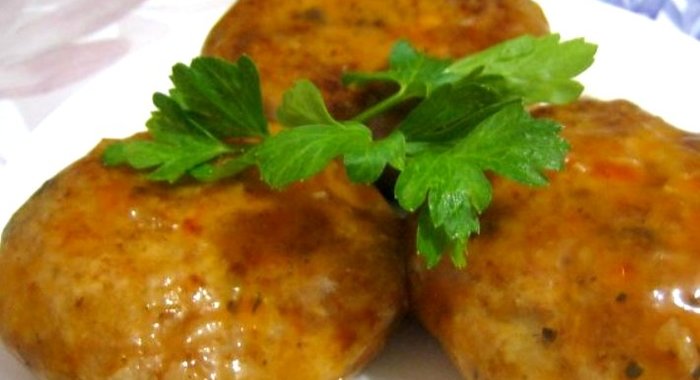 Рыбные котлеты с подливкой