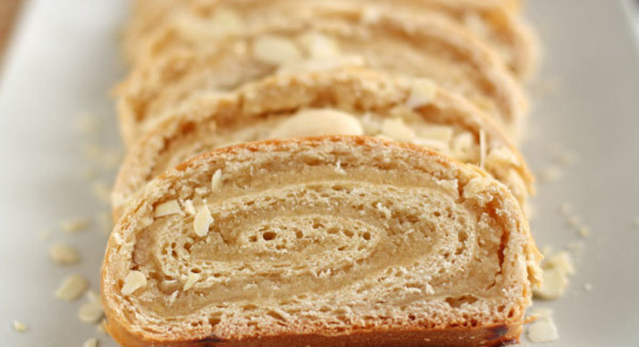 Рулет с марципаном