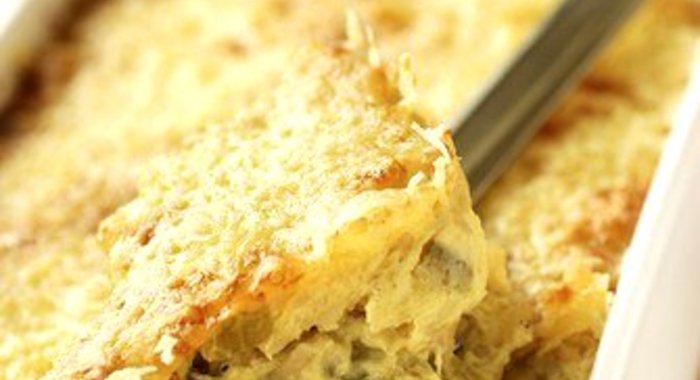 Картофельная запеканка с жареным пореем и тимьяном