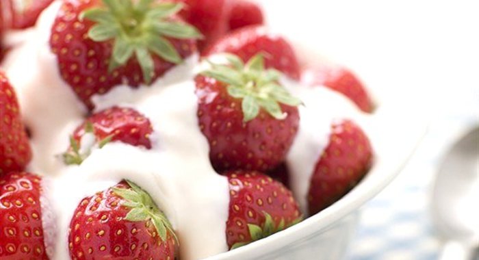 Клубника со сметаной