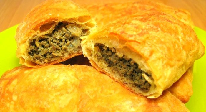 Слоеные пирожки с печенью