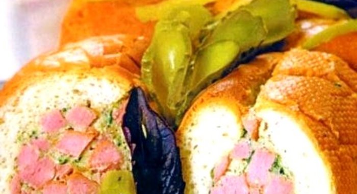 Багет с начинкой