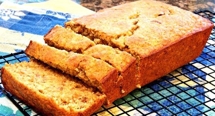 Кекс с вареньем и сметаной